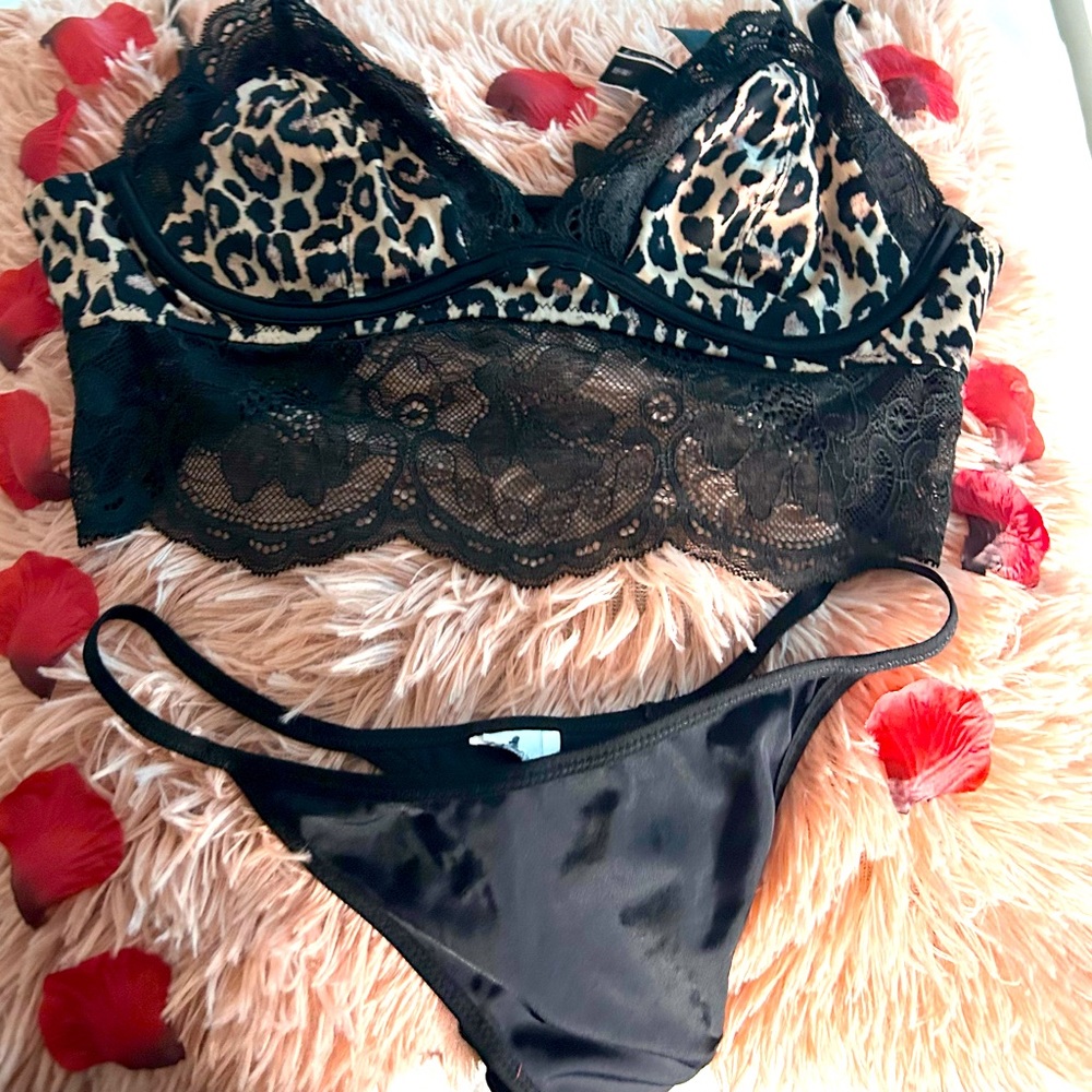 Victoria’s Secret sexy bralette!